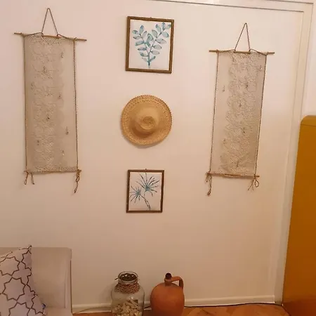 Boho Chic Free Parking Apartment